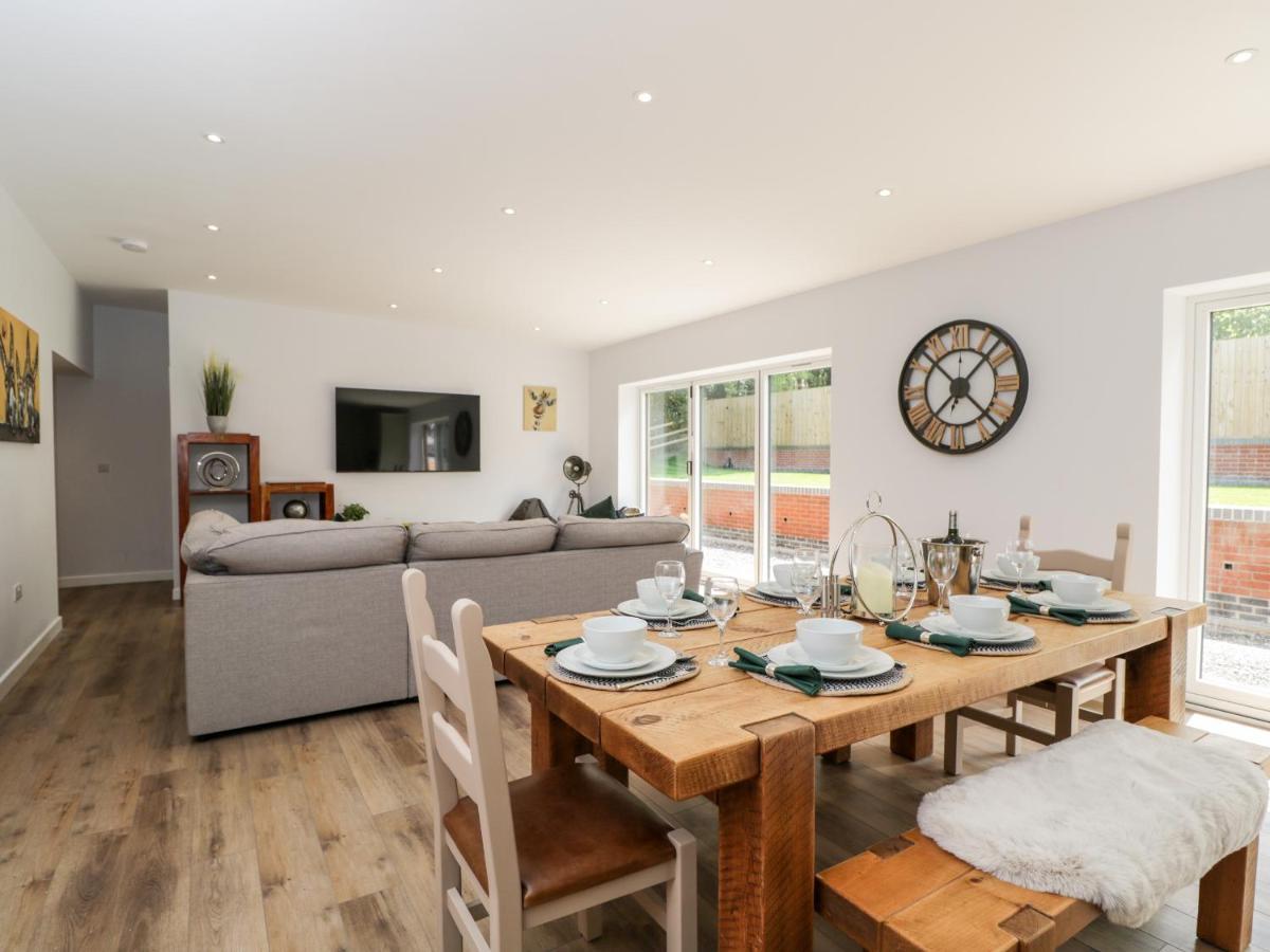 Villa The Barn Poole Esterno foto