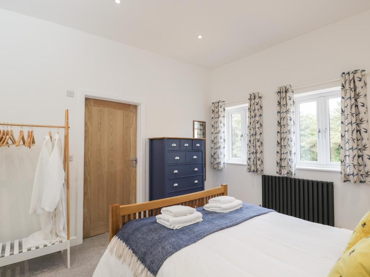 Villa The Barn Poole Esterno foto